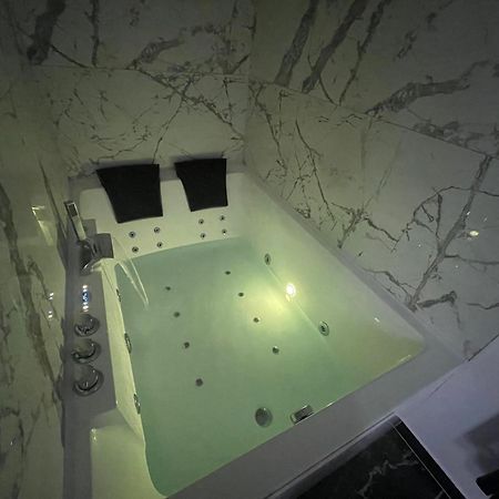 Apartamento Le Cocon Balneo Sens Exterior foto